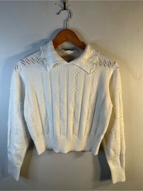 Simple Retro Cream Knit Sweater with Scalloped Collar